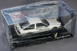 イグニッションモデル INITIAL D Toyota Sprinter Trueno 3Dr GT Apex (AE86) White/Black